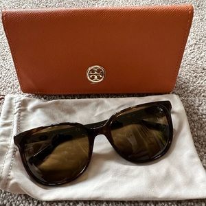 Tory Burch sunglasses TY7106 style